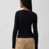 Modernes Rippstrick-T-Shirt