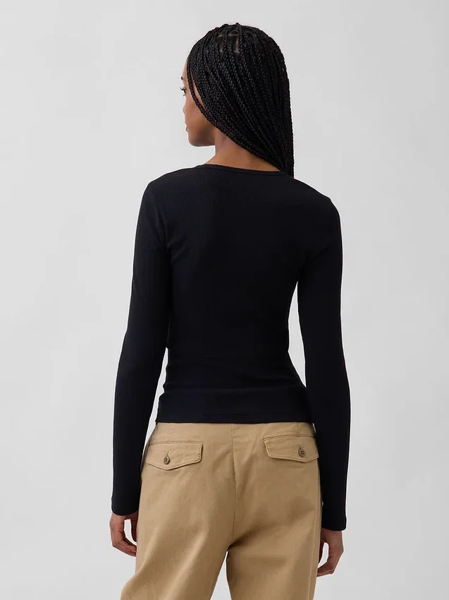 Modernes Rippstrick-T-Shirt