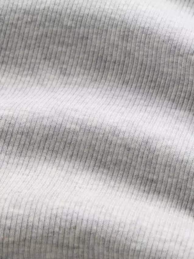 Modernes Rippstrick-T-Shirt
