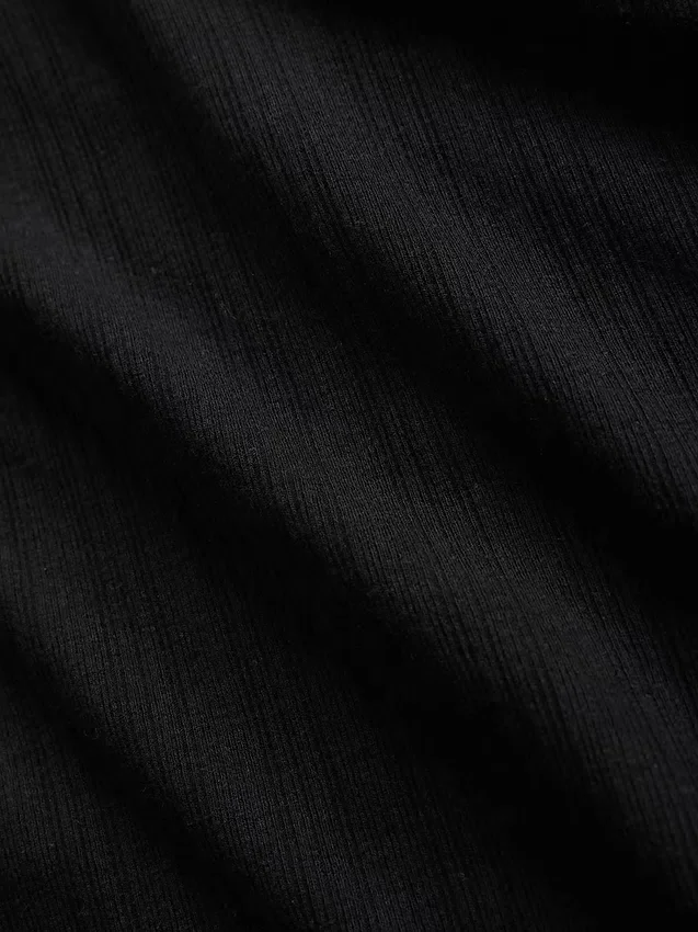 Modernes Rippstrick-T-Shirt