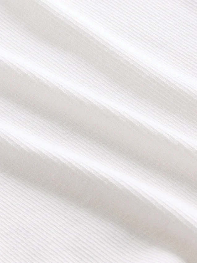Modernes Rippstrick-T-Shirt
