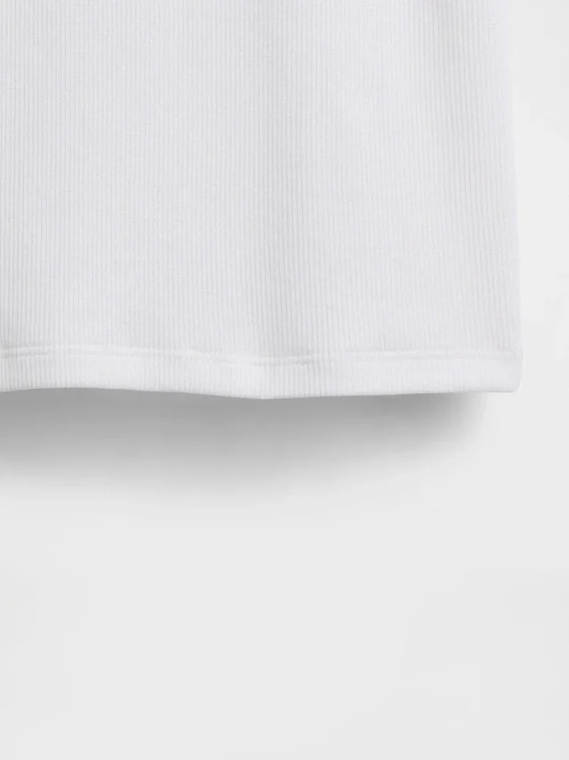 Modernes Rippstrick-T-Shirt