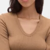 Modernes Rippstrick-T-Shirt