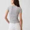 Modernes Rippstrick-T-Shirt