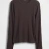 Modernes Rippstrick-T-Shirt