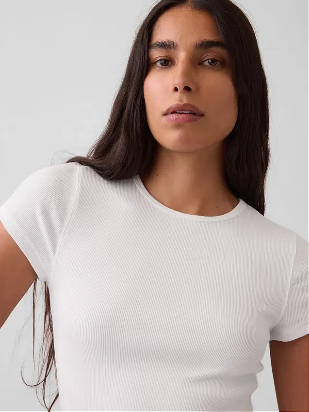 Modernes Rippstrick-T-Shirt
