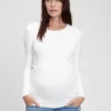 Modernes T-Shirt für Umstandsmode mit Rundhalsausschnitt