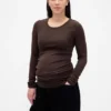 Modernes T-Shirt für Umstandsmode mit Rundhalsausschnitt