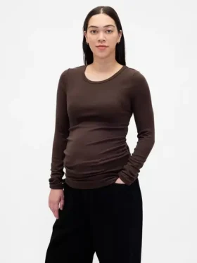 Modernes T-Shirt für Umstandsmode mit Rundhalsausschnitt