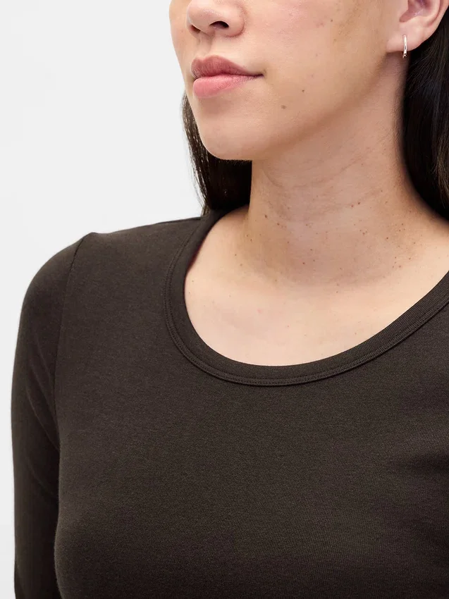 Modernes T-Shirt für Umstandsmode mit Rundhalsausschnitt