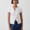 Modernes T-Shirt mit Rippbündchen und Knopfleiste