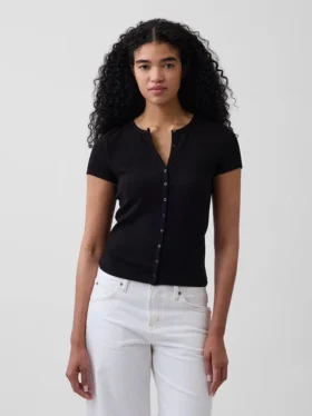 Modernes T-Shirt mit Rippbündchen und Knopfleiste