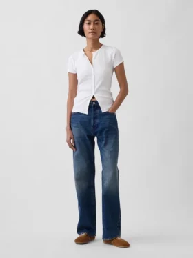 Modernes T-Shirt mit Rippbündchen und Knopfleiste