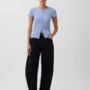 Modernes T-Shirt mit Rippbündchen und Knopfleiste