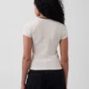 Modernes T-Shirt mit Rippbündchen und Knopfleiste