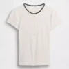 Modernes T-Shirt mit Rippbündchen und Knopfleiste