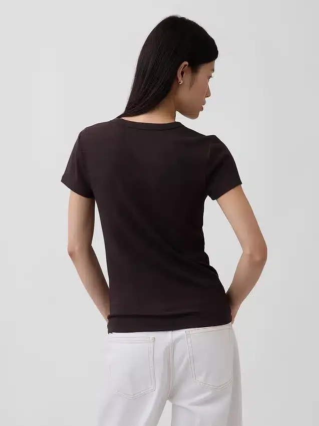 Modernes T-Shirt mit Rundhalsausschnitt