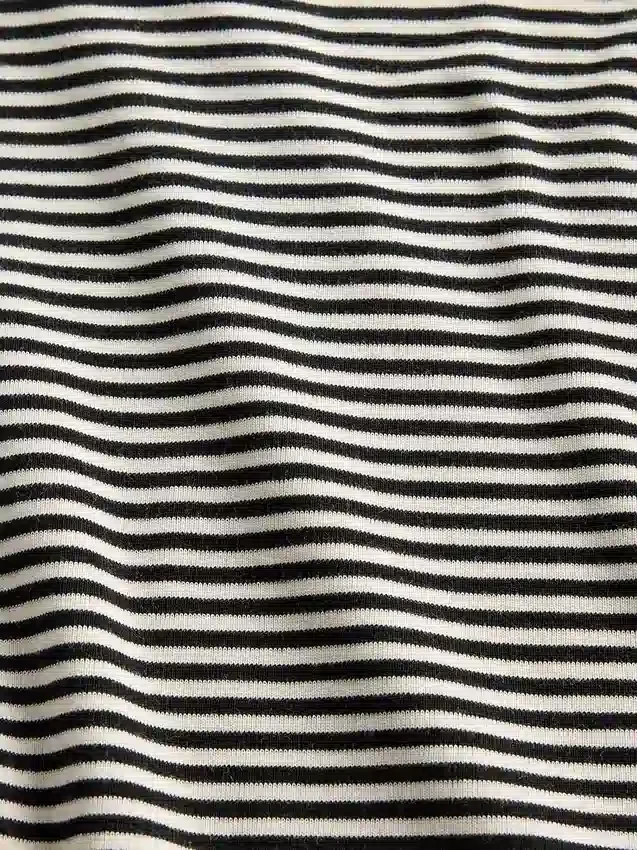 Modernes T-Shirt mit Rundhalsausschnitt