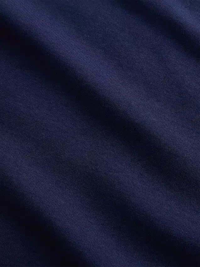 Modernes T-Shirt mit Rundhalsausschnitt