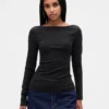 Modernes T-Shirt mit U-Boot-Ausschnitt