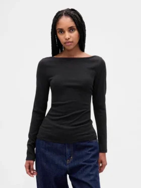 Modernes T-Shirt mit U-Boot-Ausschnitt