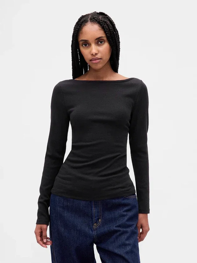 Modernes T-Shirt mit U-Boot-Ausschnitt
