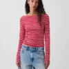 Modernes T-Shirt mit U-Boot-Ausschnitt