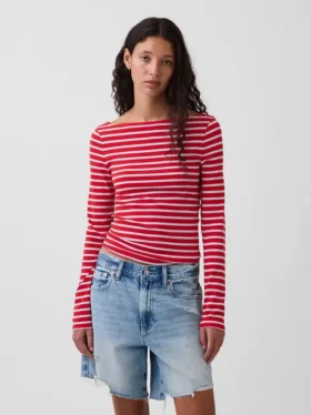 Modernes T-Shirt mit U-Boot-Ausschnitt
