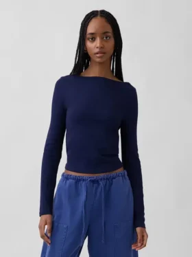 Modernes T-Shirt mit U-Boot-Ausschnitt