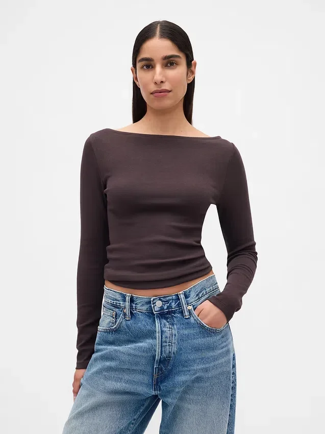 Modernes T-Shirt mit U-Boot-Ausschnitt