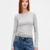 Modernes T-Shirt mit U-Boot-Ausschnitt