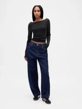 Modernes T-Shirt mit U-Boot-Ausschnitt