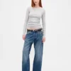 Modernes T-Shirt mit U-Boot-Ausschnitt