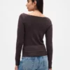 Modernes T-Shirt mit U-Boot-Ausschnitt