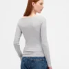 Modernes T-Shirt mit U-Boot-Ausschnitt