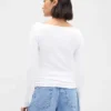 Modernes T-Shirt mit U-Boot-Ausschnitt