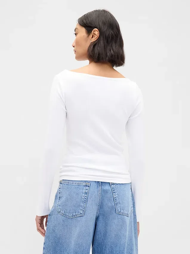 Modernes T-Shirt mit U-Boot-Ausschnitt