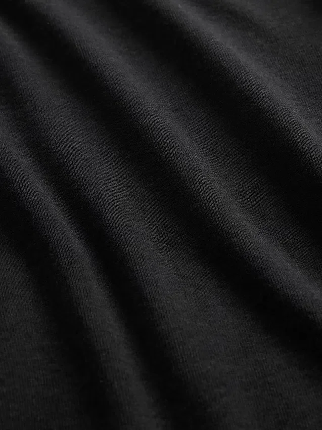 Modernes T-Shirt mit U-Boot-Ausschnitt