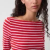 Modernes T-Shirt mit U-Boot-Ausschnitt