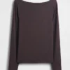 Modernes T-Shirt mit U-Boot-Ausschnitt
