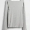 Modernes T-Shirt mit U-Boot-Ausschnitt