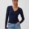 Modernes T-Shirt mit V-Ausschnitt