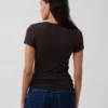 Modernes T-Shirt mit V-Ausschnitt