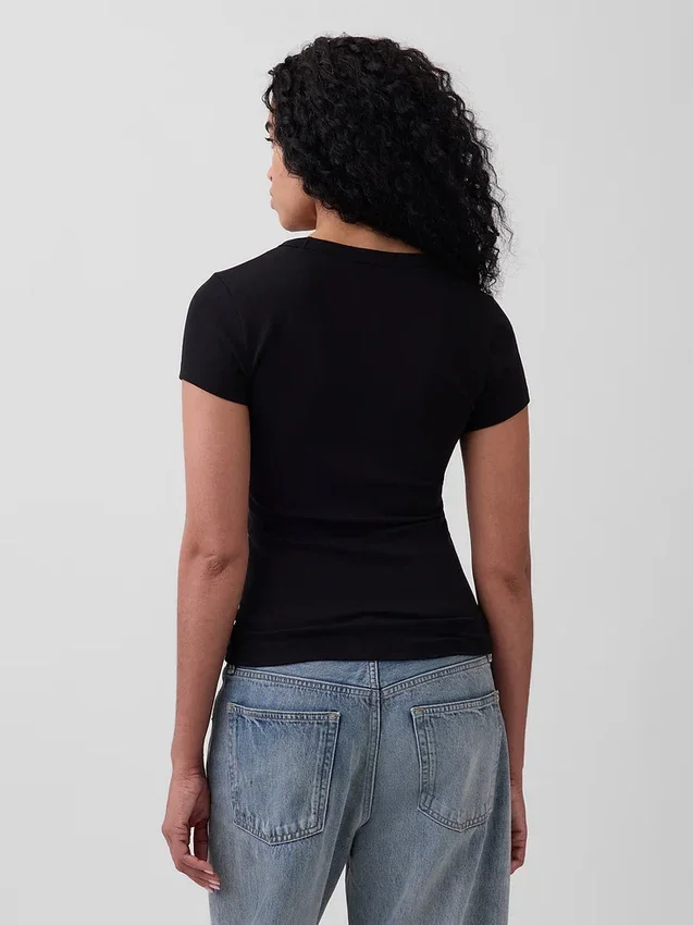 Modernes T-Shirt mit V-Ausschnitt