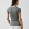 Modernes T-Shirt mit V-Ausschnitt