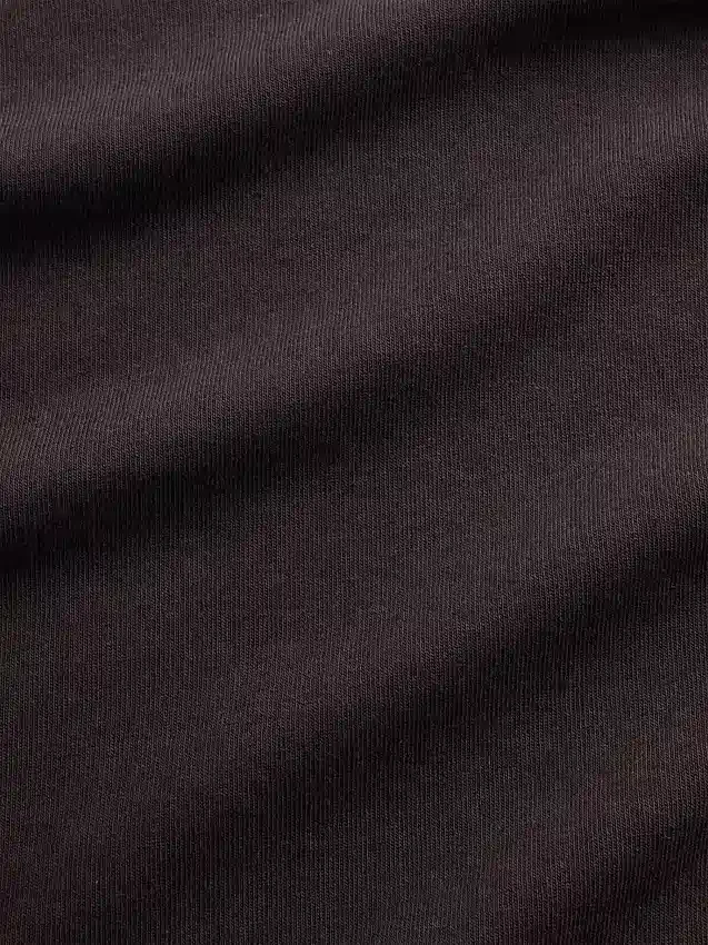 Modernes T-Shirt mit V-Ausschnitt