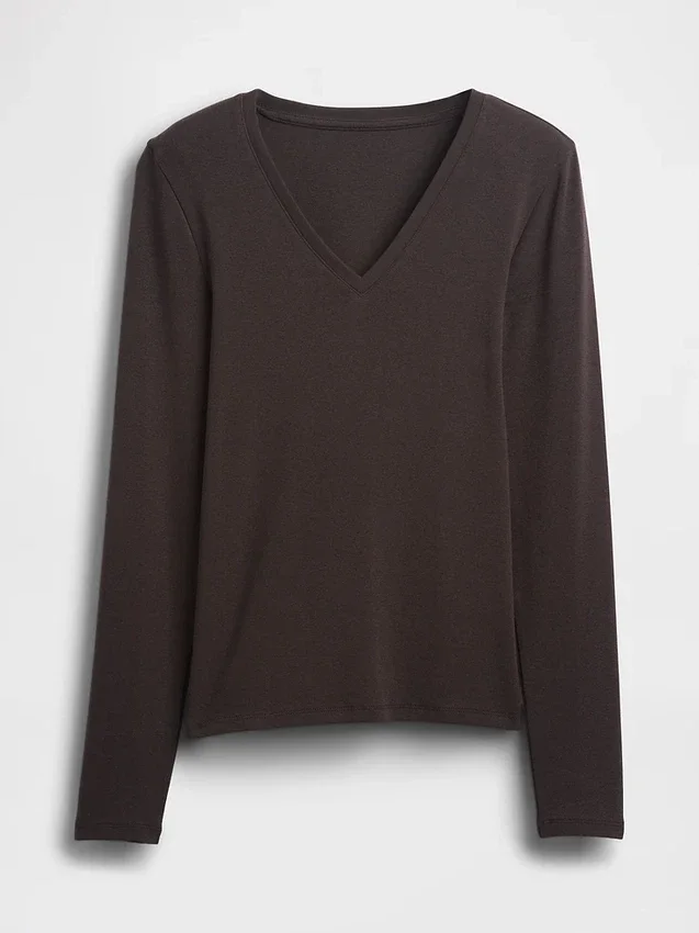 Modernes T-Shirt mit V-Ausschnitt