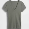 Modernes T-Shirt mit V-Ausschnitt