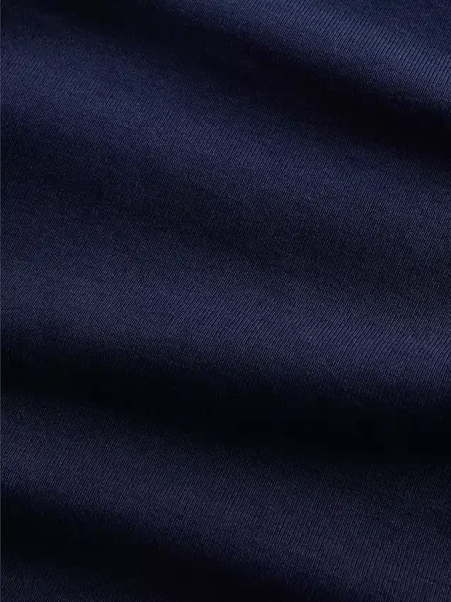 Modernes T-Shirt mit V-Ausschnitt
