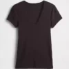 Modernes T-Shirt mit V-Ausschnitt